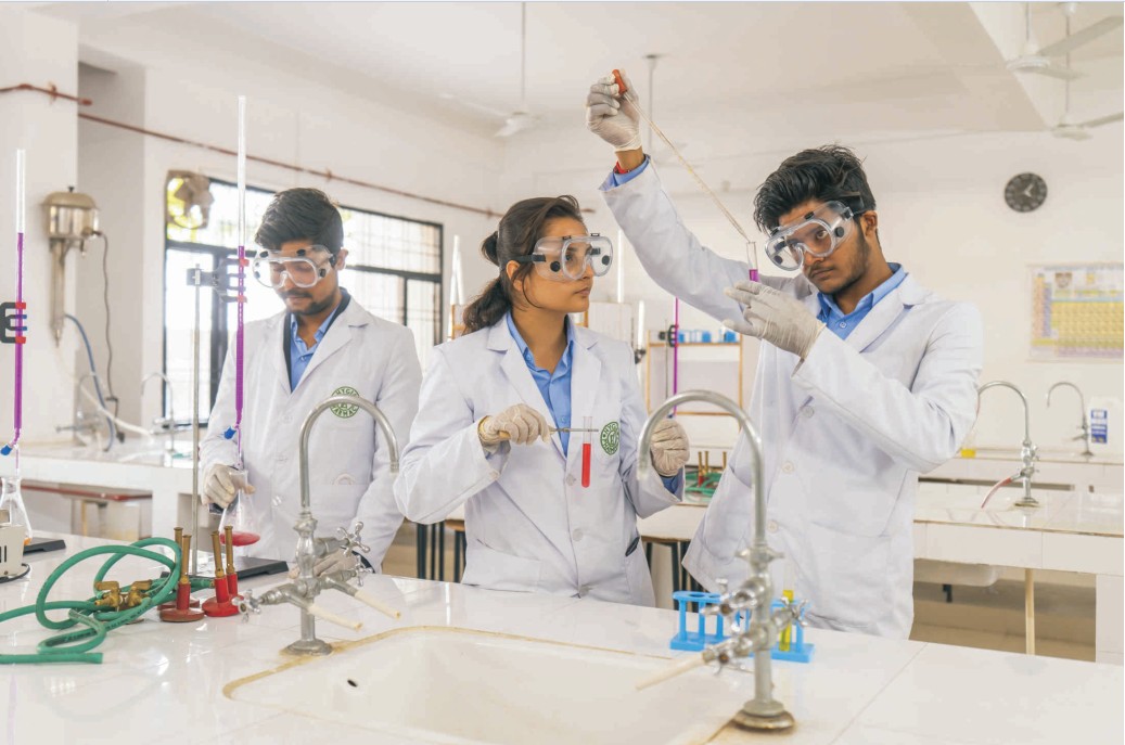 D.Pharm vs B.Pharm: Which Pharmacy Course is Right for You?